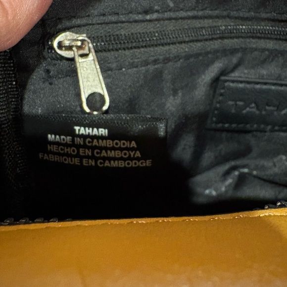 Tahari Tan and White Camera Bag - Picture 9 of 13